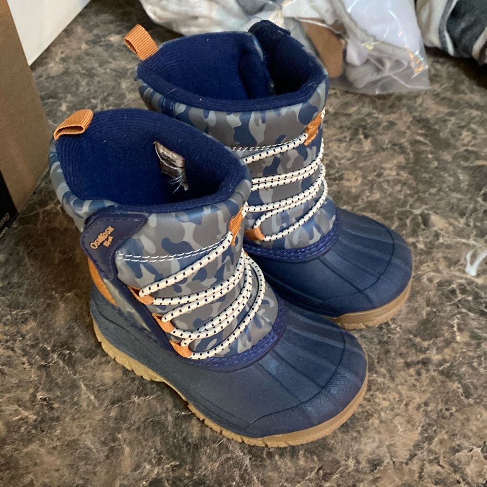 Oshkosh B’Gosh | Camo Unisex Snow Boots Water Resistant Toddler Size 6
